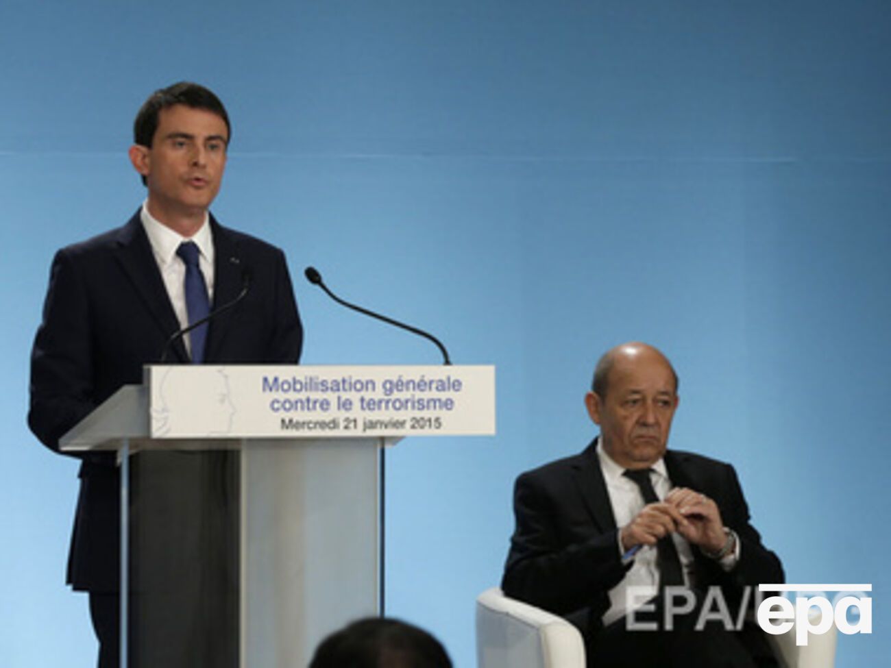 Вальс: Во Франции сейчас около 3 тыс. человек, за которыми необходимо установить наблюдение