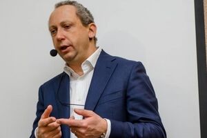 Слава Рабинович считает, что российская экономика начала рушиться еще до событий в Украине