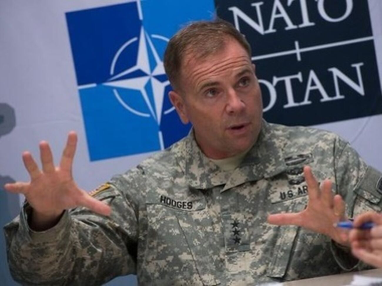 Ходжес: Большие страны не должны угрожать маленьким