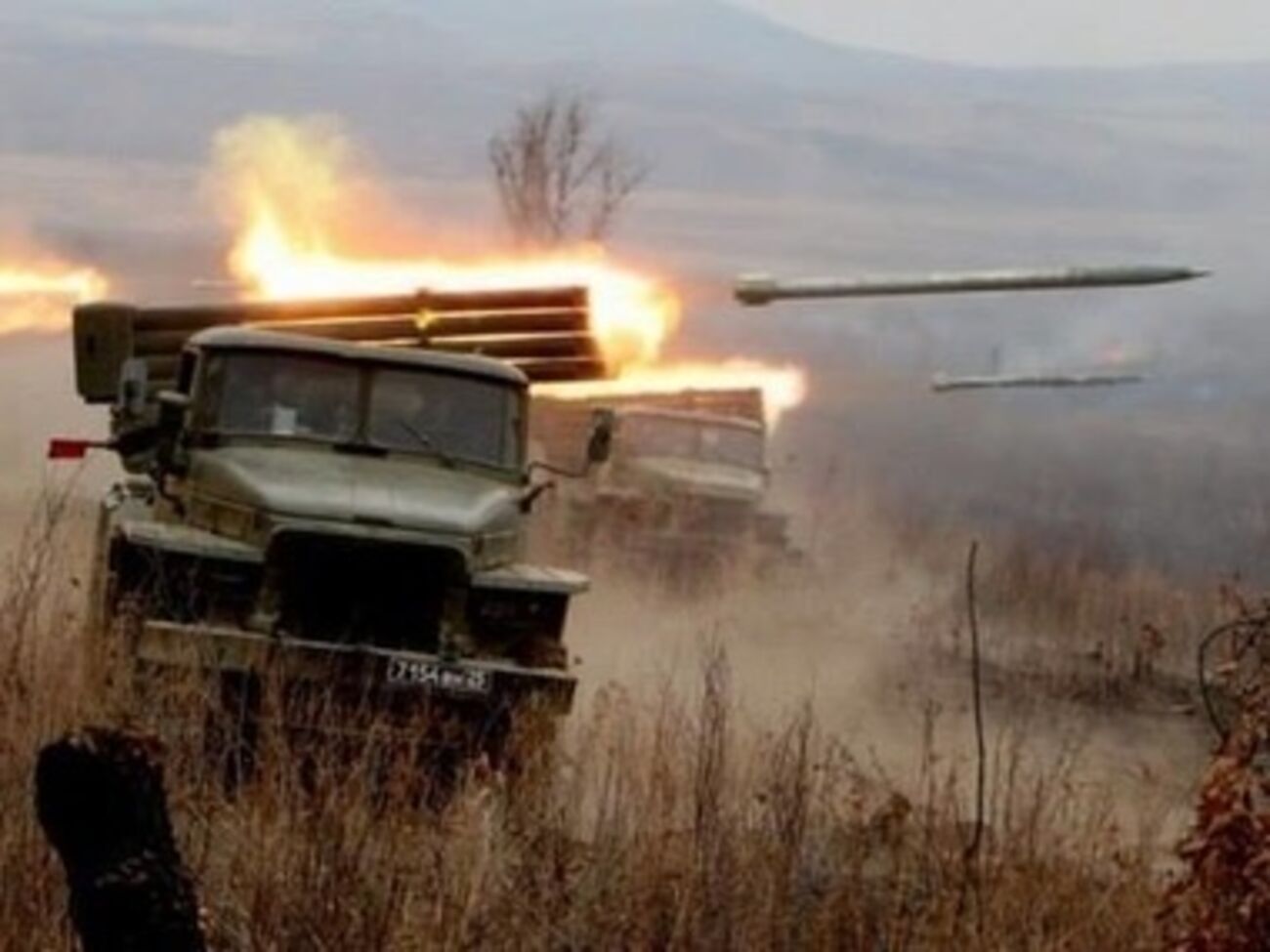 Боевики обстреливают населенные пункты и позиции ВСУ из реактивных систем залпового огня