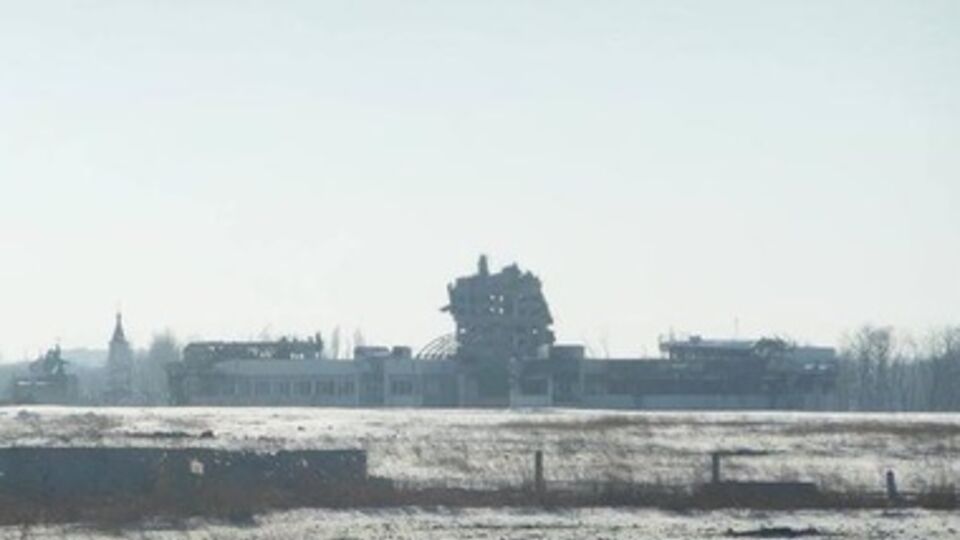 Защитники аэропорта ушли из здания нового терминала