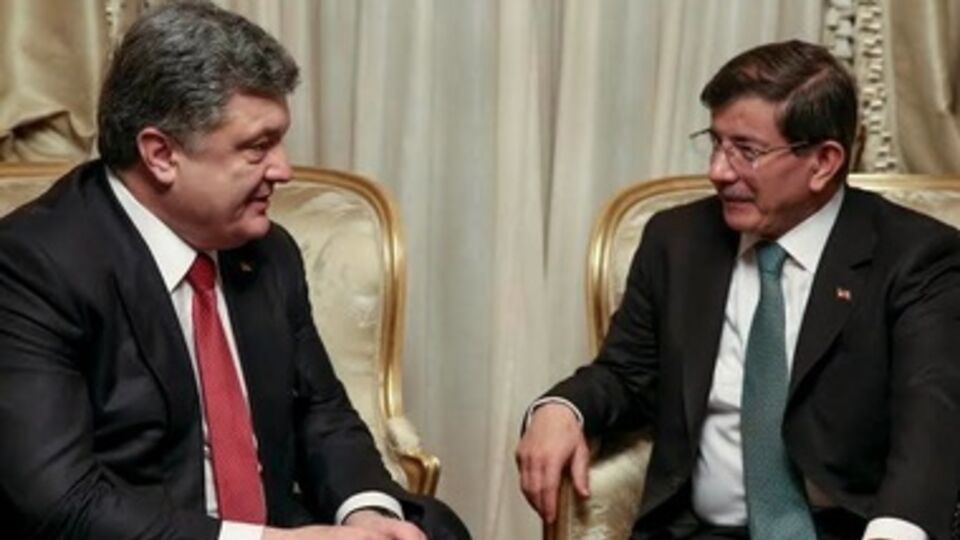 Премьер-министр Турции заверил Порошенко, что его страна не признает аннексию Крыма