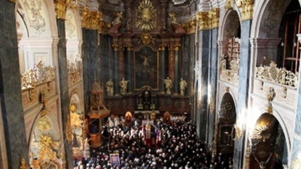 В молитве примут участие общественные активисты, представители местных властей, армянской общины и белорусской общины, родственники погибших