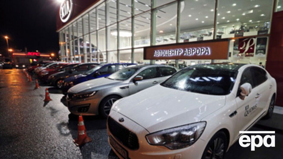 Продажи новых машин и легковых коммерческих транспортных средств, согласно прогнозам, снизятся с 2,49 млн автомобилей в прошлом году до 1,89 млн в 2015-м