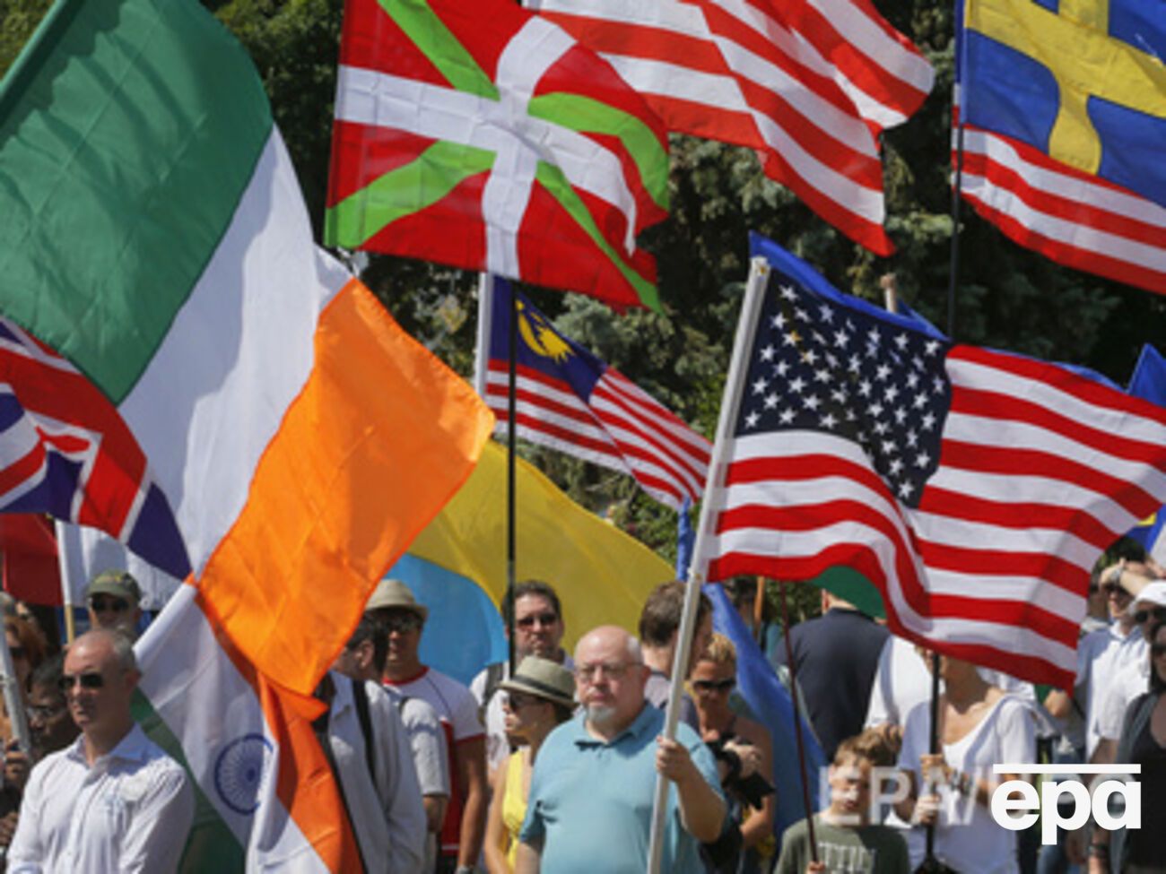 По результатам опроса первое место поделили между собой конфликт на востоке Украины и глобальный терроризм, набрав по 26%