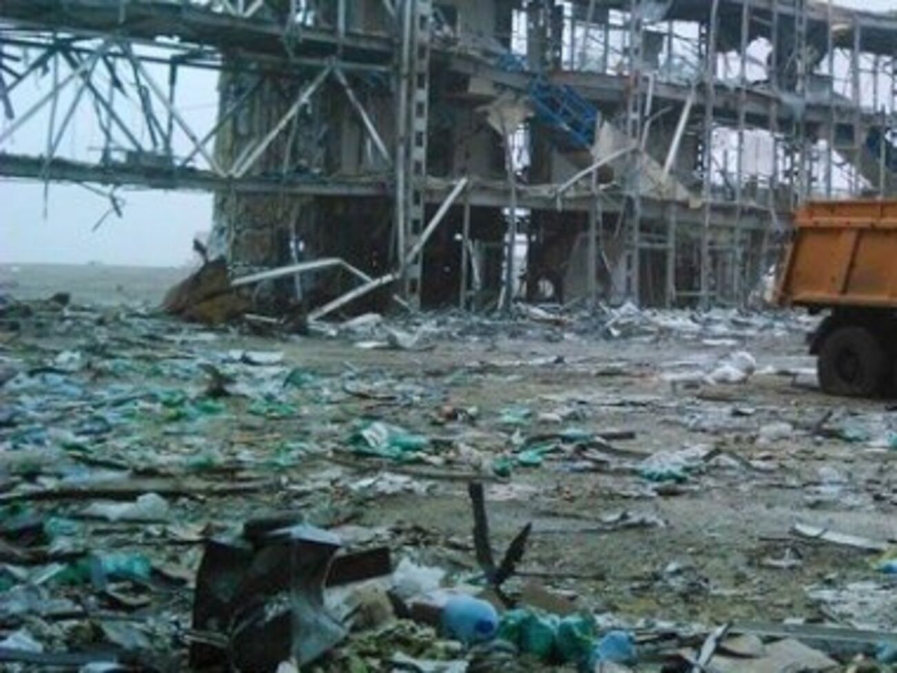 Донецкий аэропорт превратился в руины