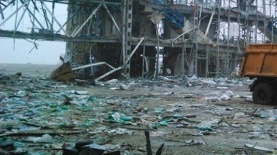 Донецкий аэропорт превратился в руины