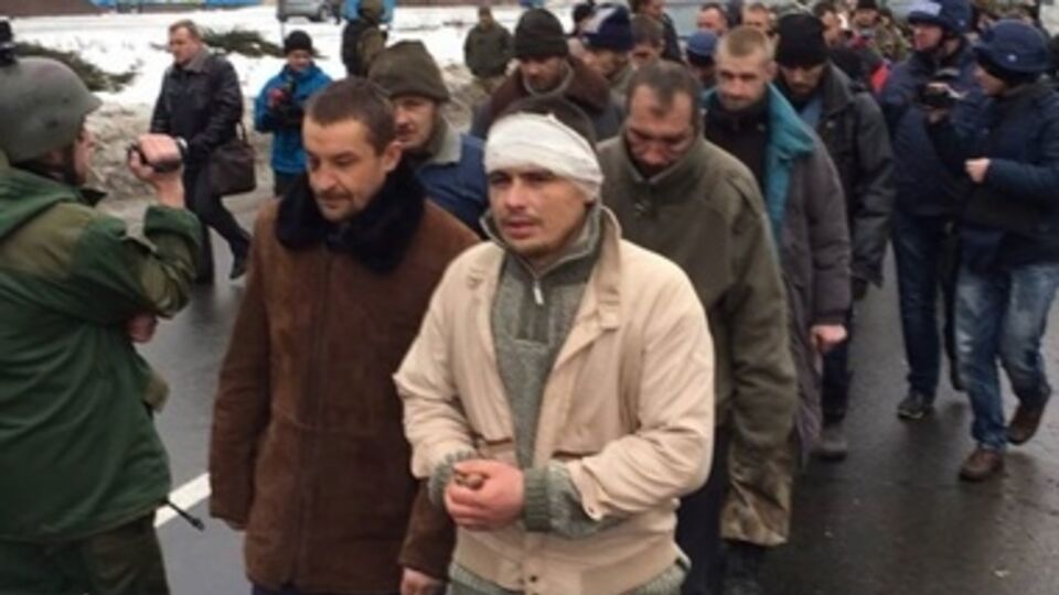 По улицам Донецка провели не менее 10 украинских "киборгов"