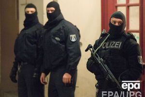 Подозреваемые в 2013 году проникли в Сирию, где присоединились к "Исламскому государству", а через некоторое время вернулись на территорию Германии