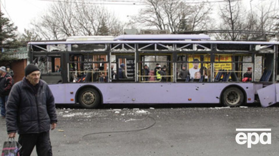 В результате обстрела остановки в Донецке погибли, по разным данным, от 8 до 15 человек
