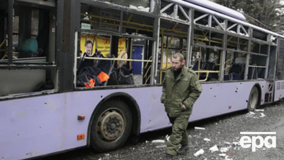 По данным ОБСЕ, в результате обстрела погибли восемь человек