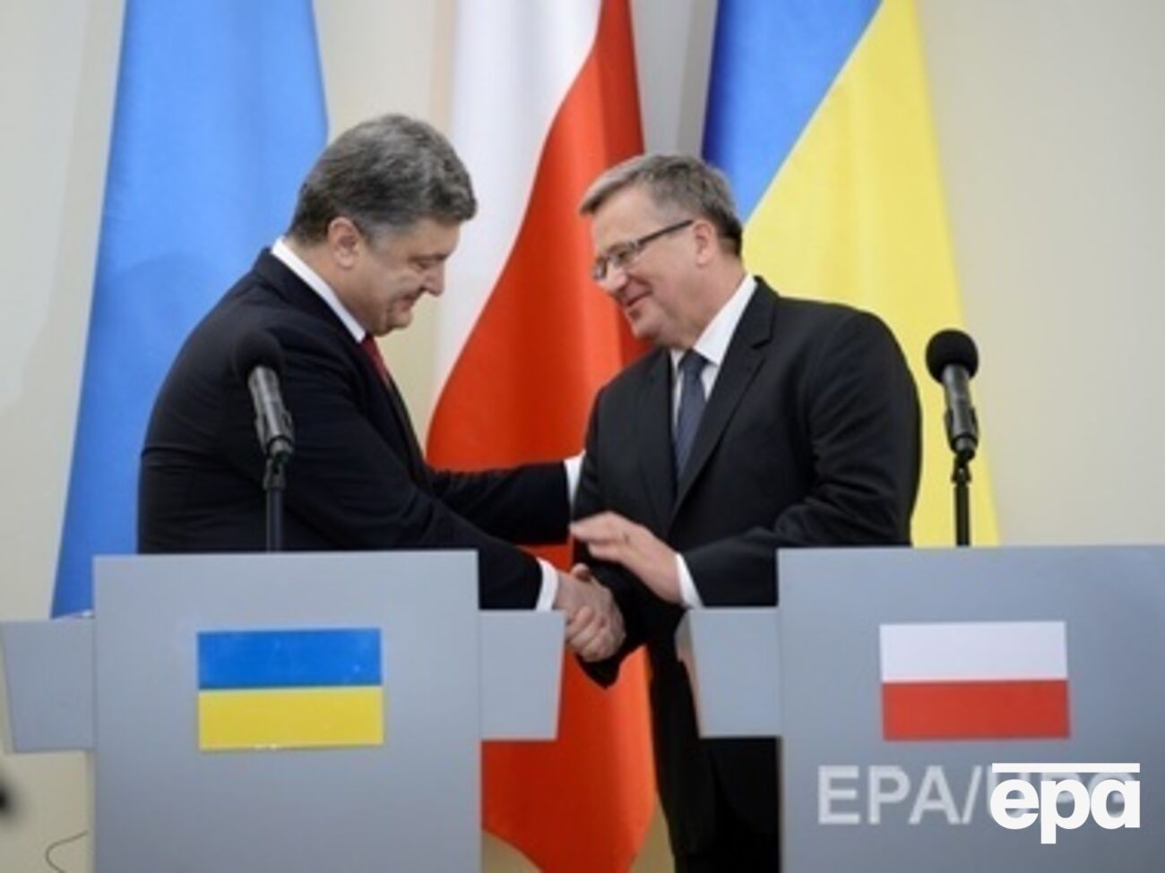 Коморовский солидарен с Украиной, но отправлять военных на Донбасс не собирается