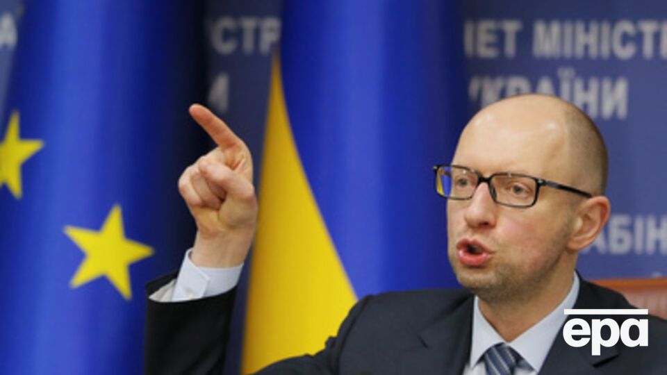 Яценюк призвал подготовить план на случай военного положения