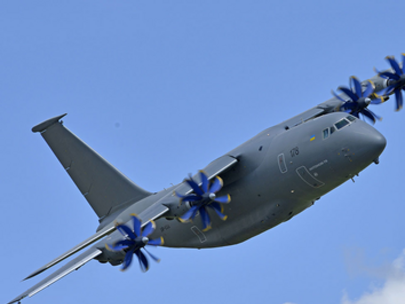 Вооруженные силы приняли Ан-70 на вооружение