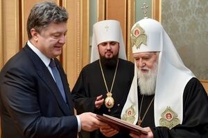 Порошенко подарил Филарету икону