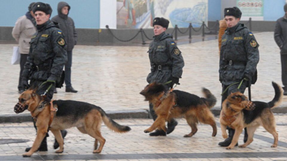 Сегодня на Михайловской площади был проведен общий инструктаж всех служб, которые будут задействованы в охране общественного порядка Киева