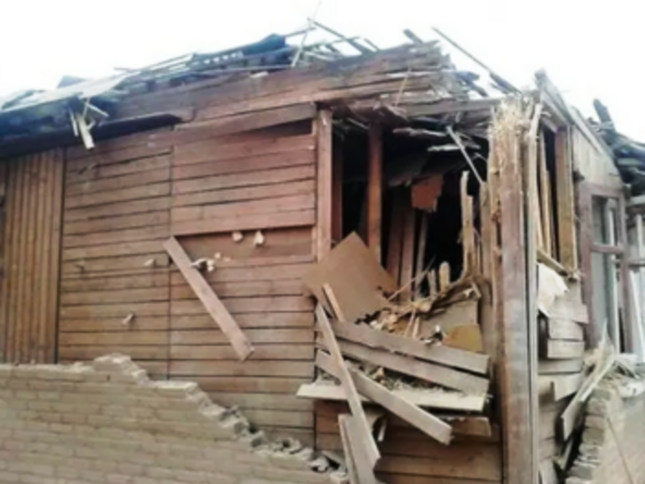 Обстрелы Счастья и Станицы продолжаются более суток