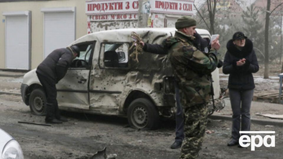 В настоящее время правоохранители проводят осмотр места происшествия и изымают вещественные доказательства