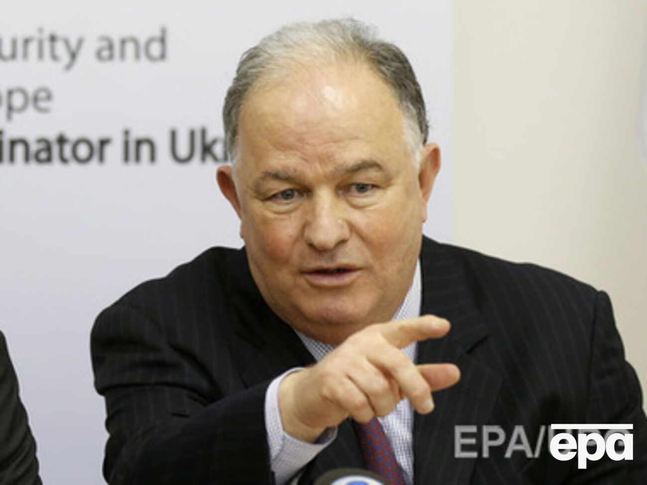 Апакан:&nbsp;Я осуждаю этот акт насилия в самых крепких выражениях и требую полного расследования инцидента