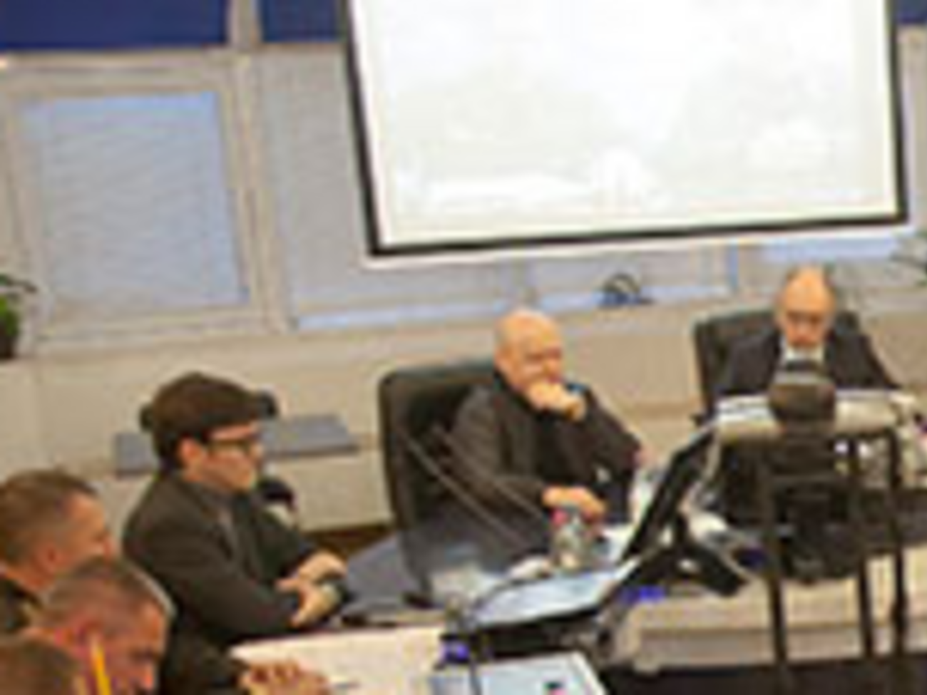 Яценюк поручил подать до конца дня информацию о том, что необходимо для обеспечения территорий, пострадавших от русских террористов