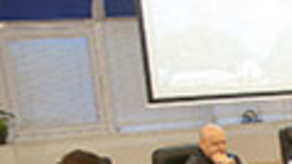 Яценюк поручил подать до конца дня информацию о том, что необходимо для обеспечения территорий, пострадавших от русских террористов