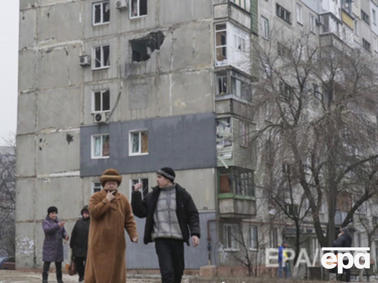 Работники силовых структур обеспечивают охрану правопорядка и продолжают поисково-спасательные работы