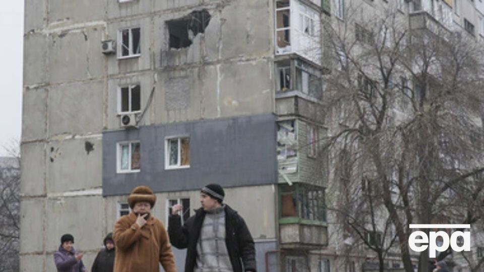 Работники силовых структур обеспечивают охрану правопорядка и продолжают поисково-спасательные работы