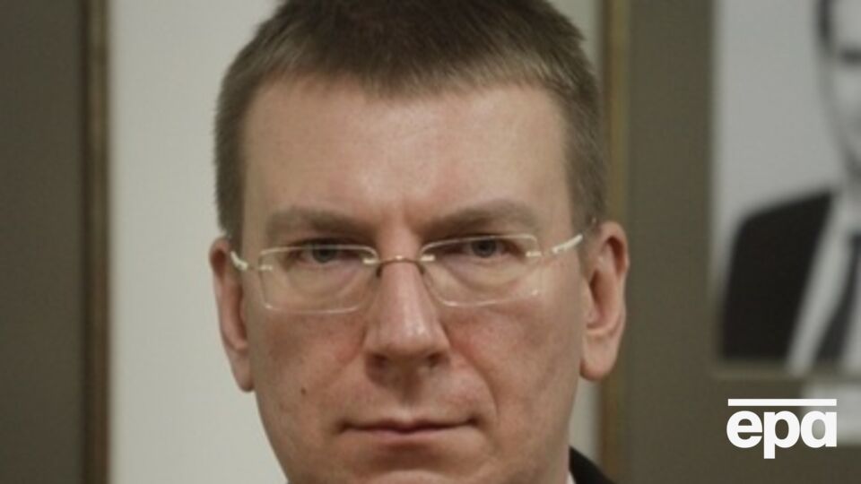 "Если РФ не предпримет шагов по деэскалации ситуации на востоке Украины, ей грозит еще большая изоляция", – заявил Ринкевичс