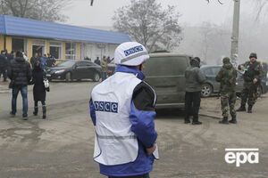 Наблюдатели ОБСЕ на месте обстрела в Мариуполе