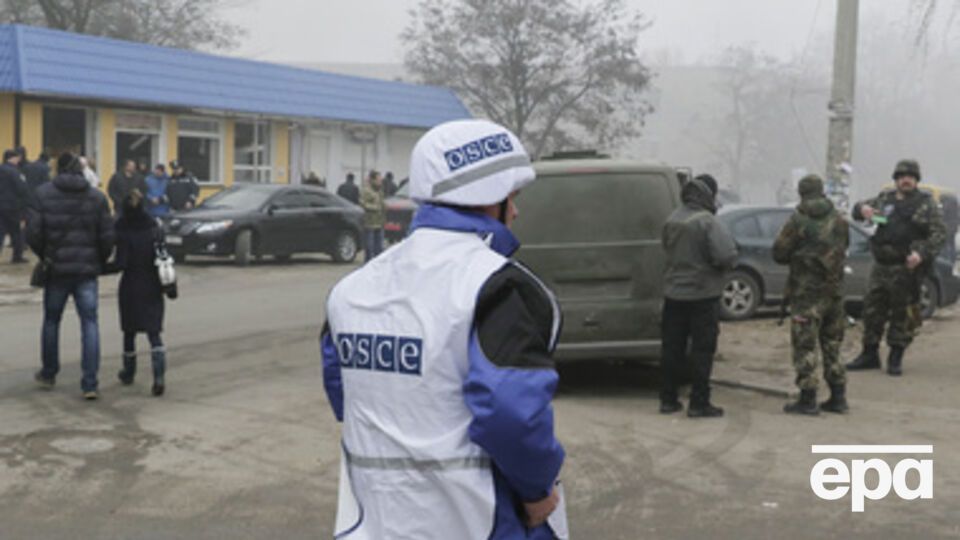 Наблюдатели ОБСЕ на месте обстрела в Мариуполе