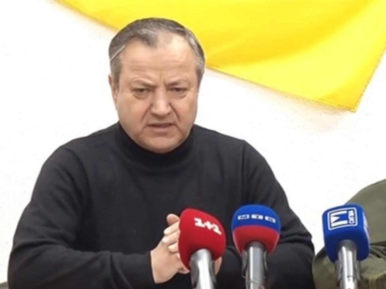 Юрий Хотлубей рассказал, что в результате обстрела в Мариуполе есть разрушения на рынках, повреждены дома, школы и детские сады