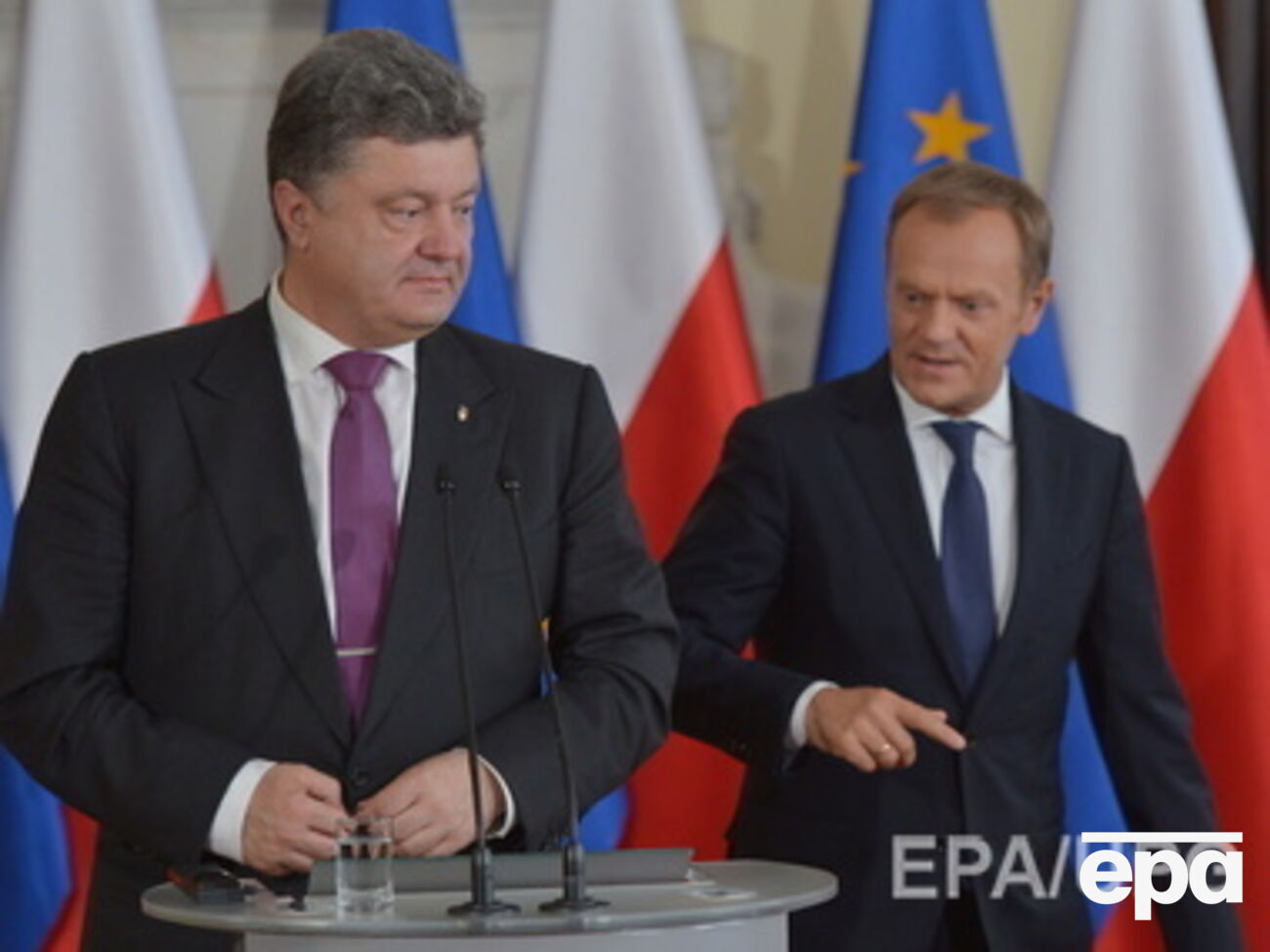 Петр Порошенко и Дональд Туск провели срочные телефонные переговоры