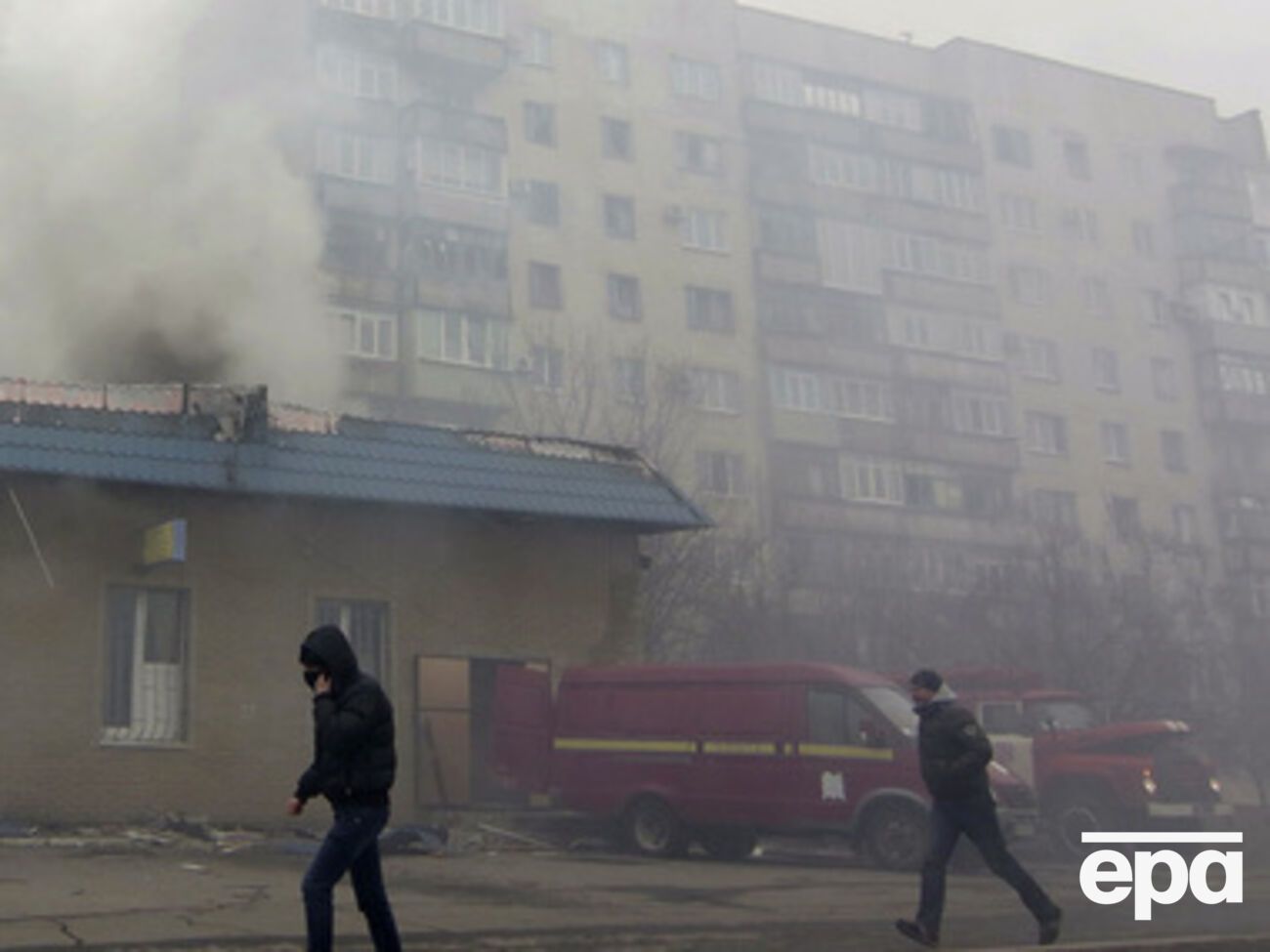 Последствия артобстрела в Мариуполе&nbsp;ликвидировали&nbsp;100 спасателей ГСЧС