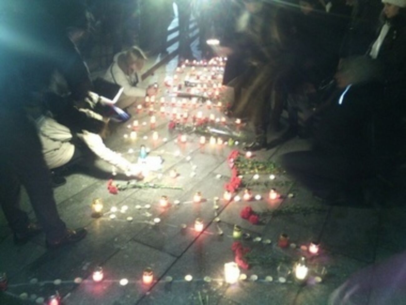 Вчера киевляне почтили память погибших мариупольцев на Майдане Незалежности