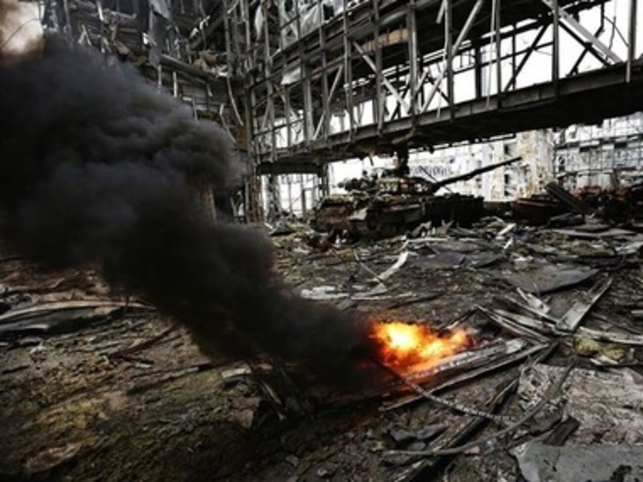 Комбат Черный: Бойцы отказываются уходить из аэропорта