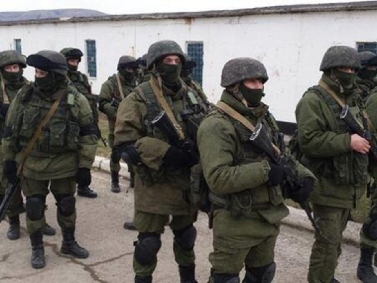 "Зеленые человечки" в Беларуси &ndash;&nbsp;причина для ввода военного положения