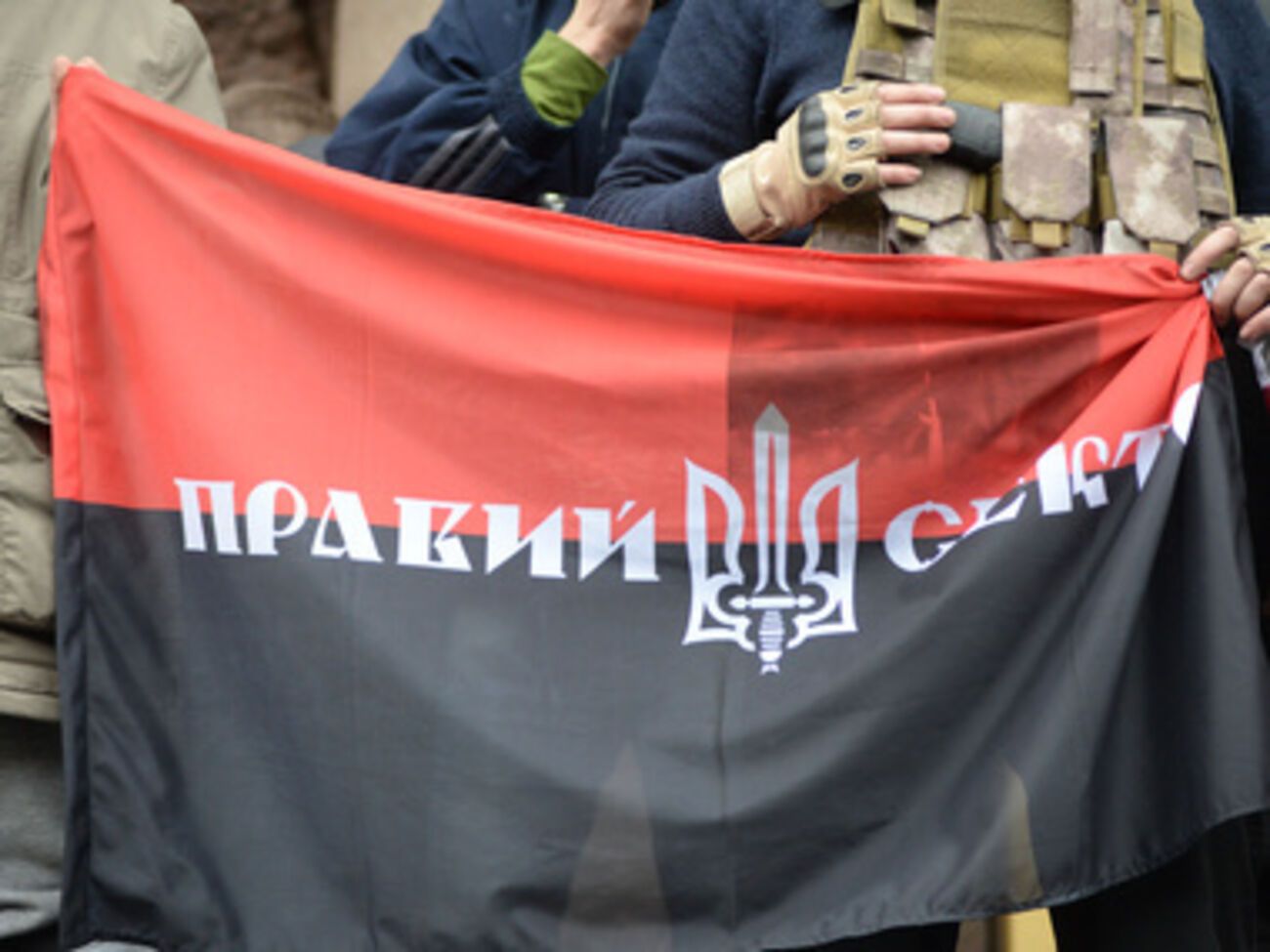 "Правый сектор" хочет разорвать дипломатические отношения с Россией