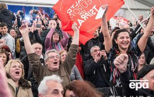 Сторонники "Сиризы" празднуют первые результаты экзит-поллов