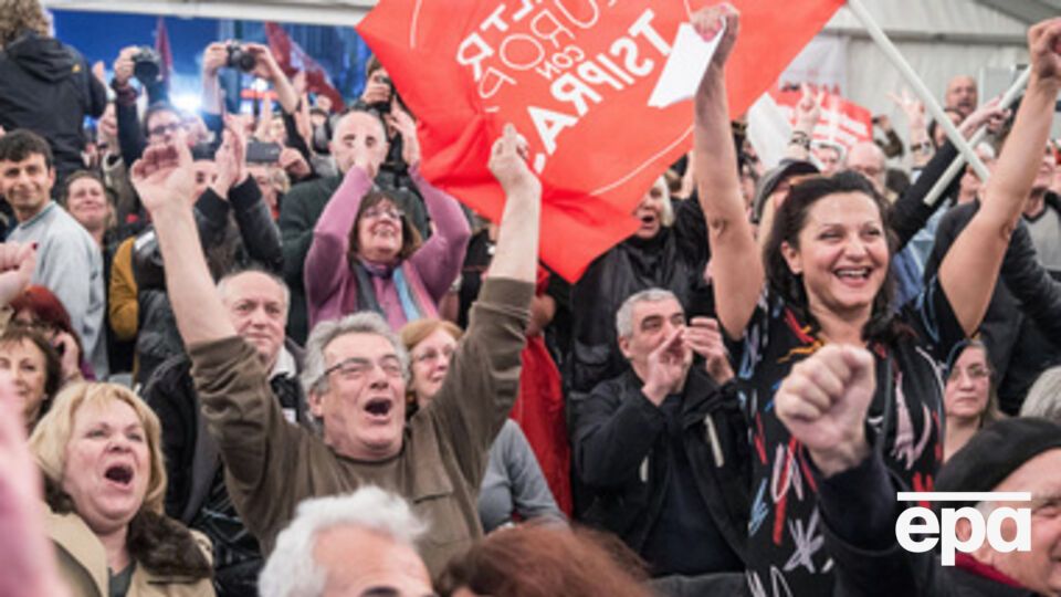 Сторонники "Сиризы" празднуют первые результаты экзит-поллов