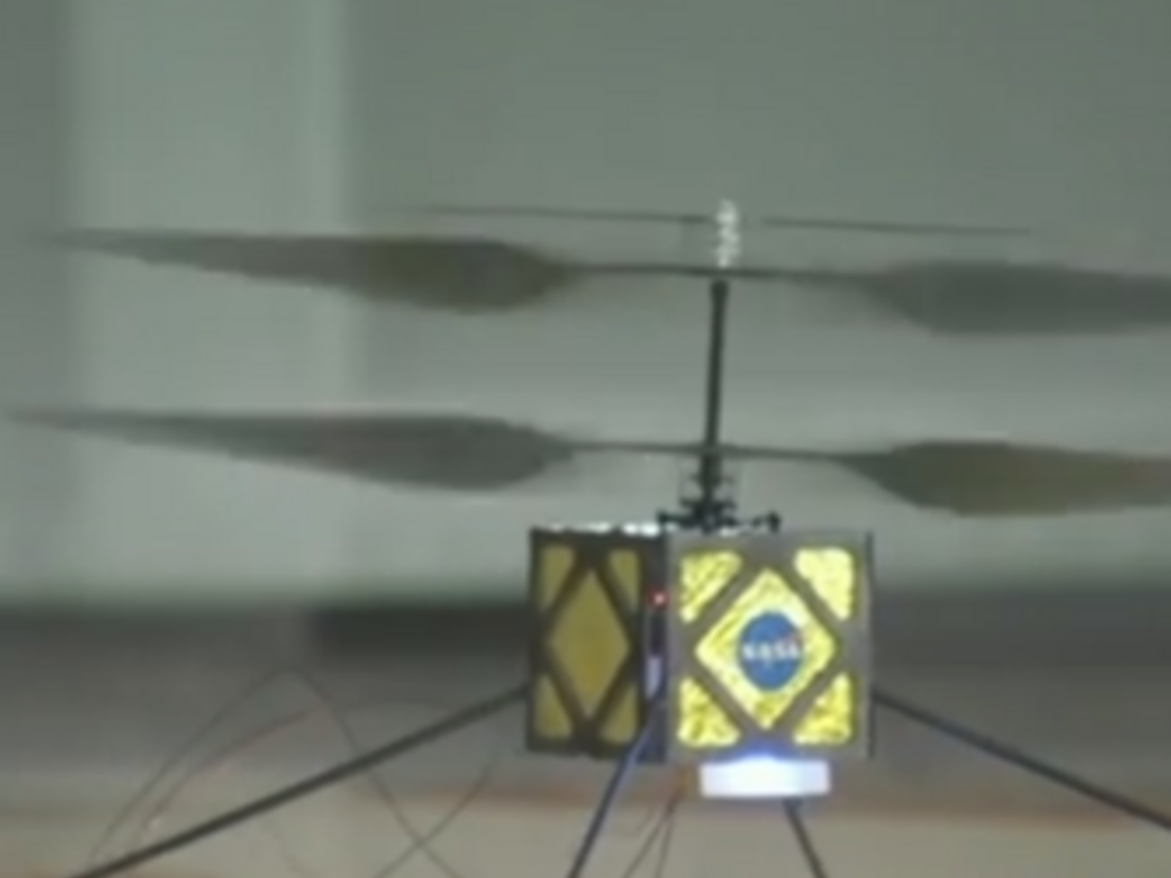 NASA провело испытание прототипа марсианского "вертолета"