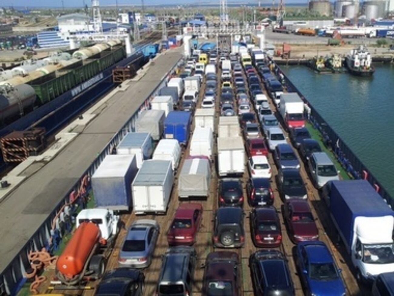 В данный момент на переправе штатные погодные условия, сила ветра не превышает 10 м/с