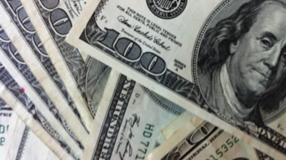 В России дорожают доллар и евро