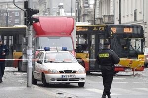 Взрывная волна выбила стекла в припаркованных машинах и общественном транспорте