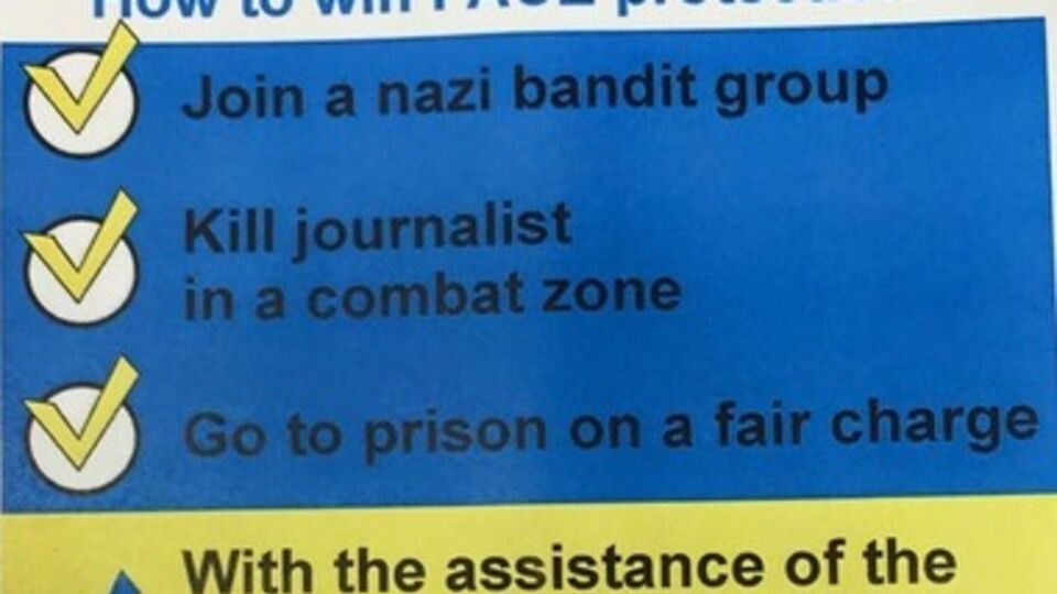 В листовках, которые раздавали россияне, Савченко обвинили в убийстве журналистов и связях с нацистскими организациями