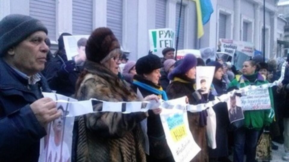 В украинских городах жители вышли в поддержку Надежды Савченко