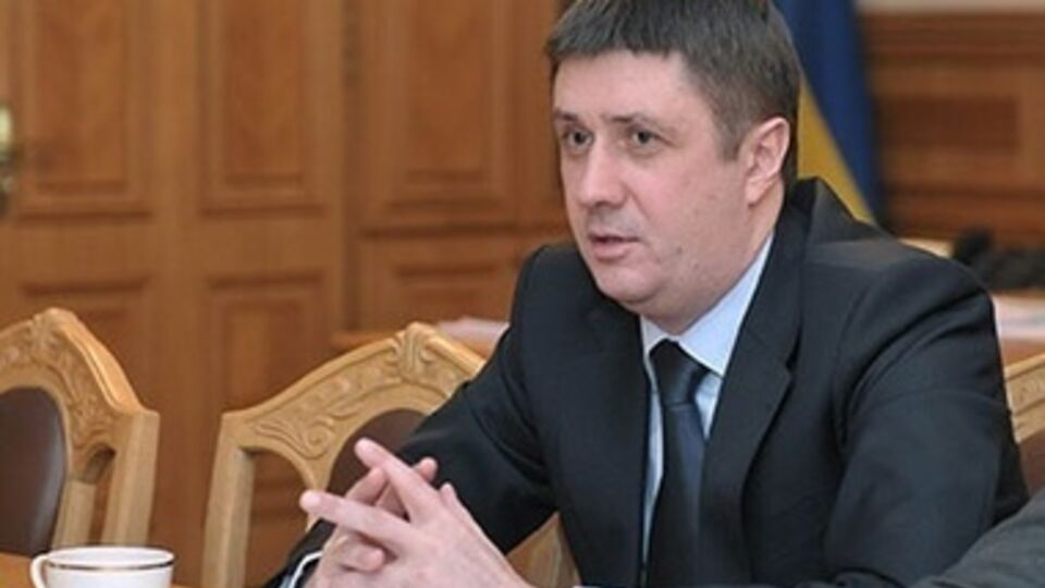 Кириленко пообещал быстро оформить документы для белорусского музыканта