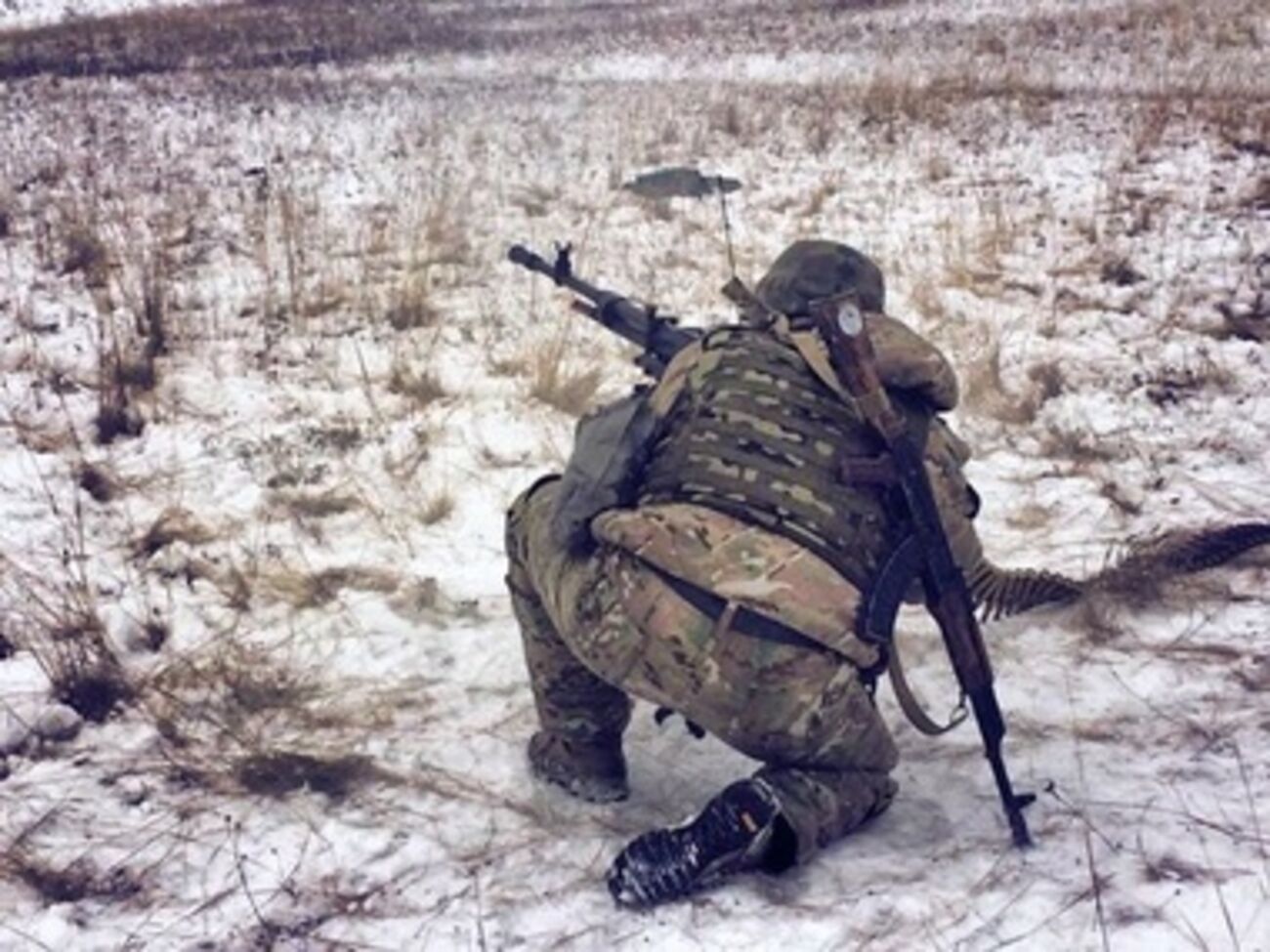 Группа, вооруженная тяжелым пулеметом "Утес", открыла огонь по снайперскому гнезду и полностью уничтожила его