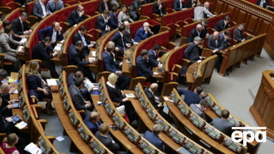 Началось заседание парламента