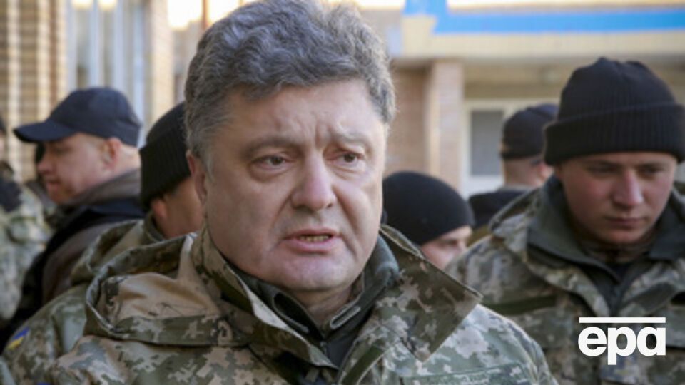 Петр Порошенко наградил орденами пятерых военных, которые участвуют в АТО в Донецкой области