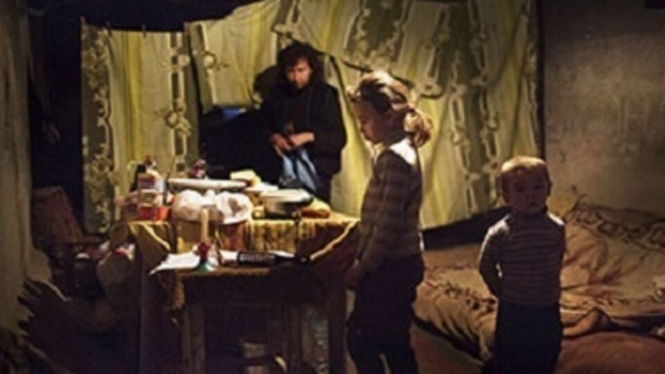 В Донецке семьи с детьми большую часть дня проводят в бомбоубежищах